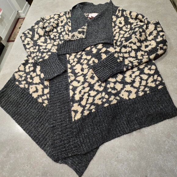 ROMEO & JULIET COUTURE Graphic Print Open Front Waterfall Cardigan Grey/Tan SML - Picture 3 of 11